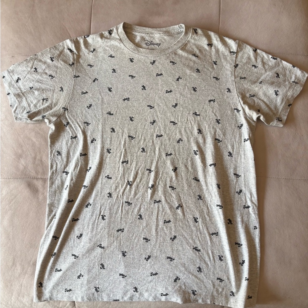 Disney Men's Gray and Black Patterned T-Shirt